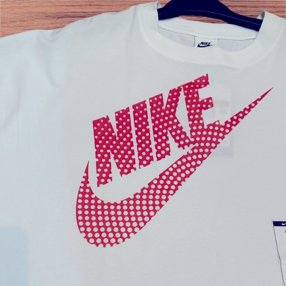 Nike Women’s Oversized T-Shirt White with Red Logo – Sizes L & XL - Picture 4 of 9